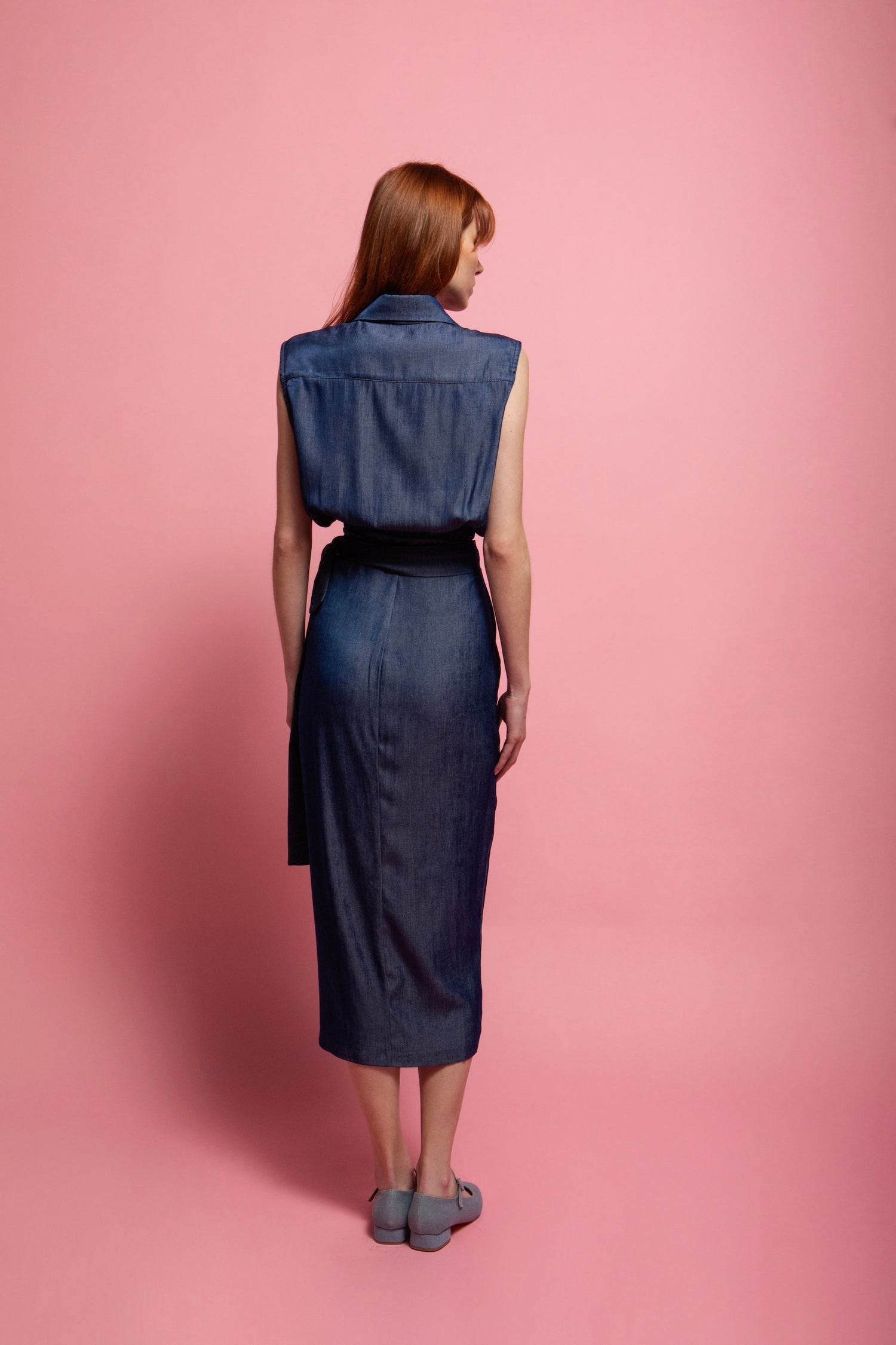 RUBY SLEEVELESS CROP SHIRT