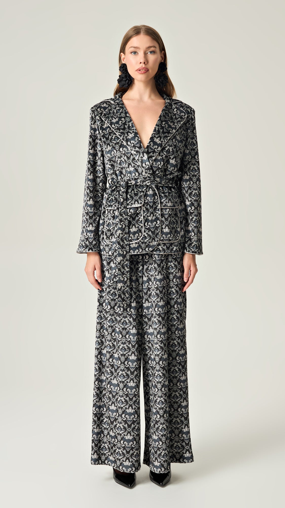 MIDNIGHT BAROQUE VELVET BLAZER