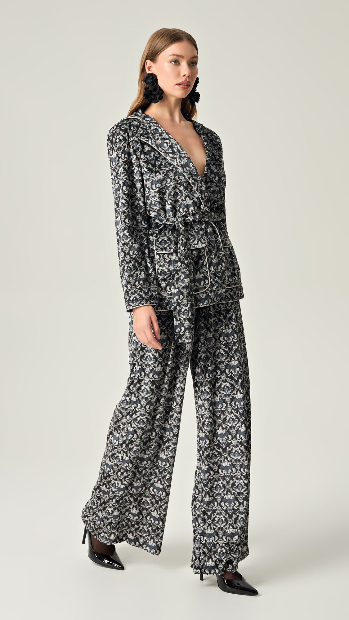 MIDNIGHT BAROQUE VELVET BLAZER