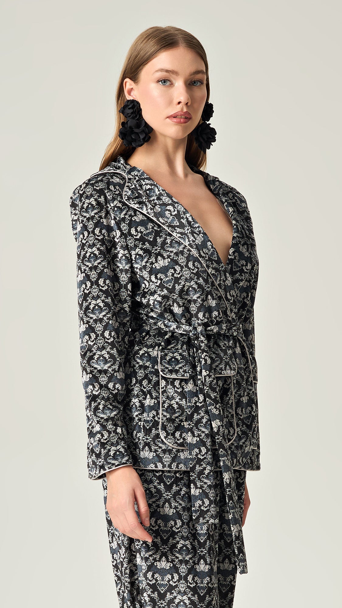 MIDNIGHT BAROQUE VELVET BLAZER