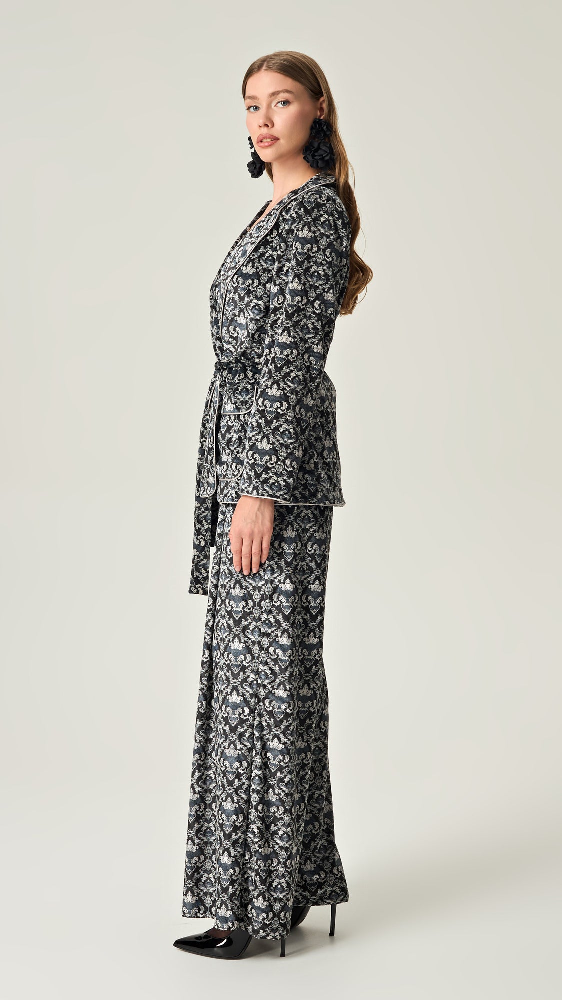 MIDNIGHT BAROQUE VELVET BLAZER