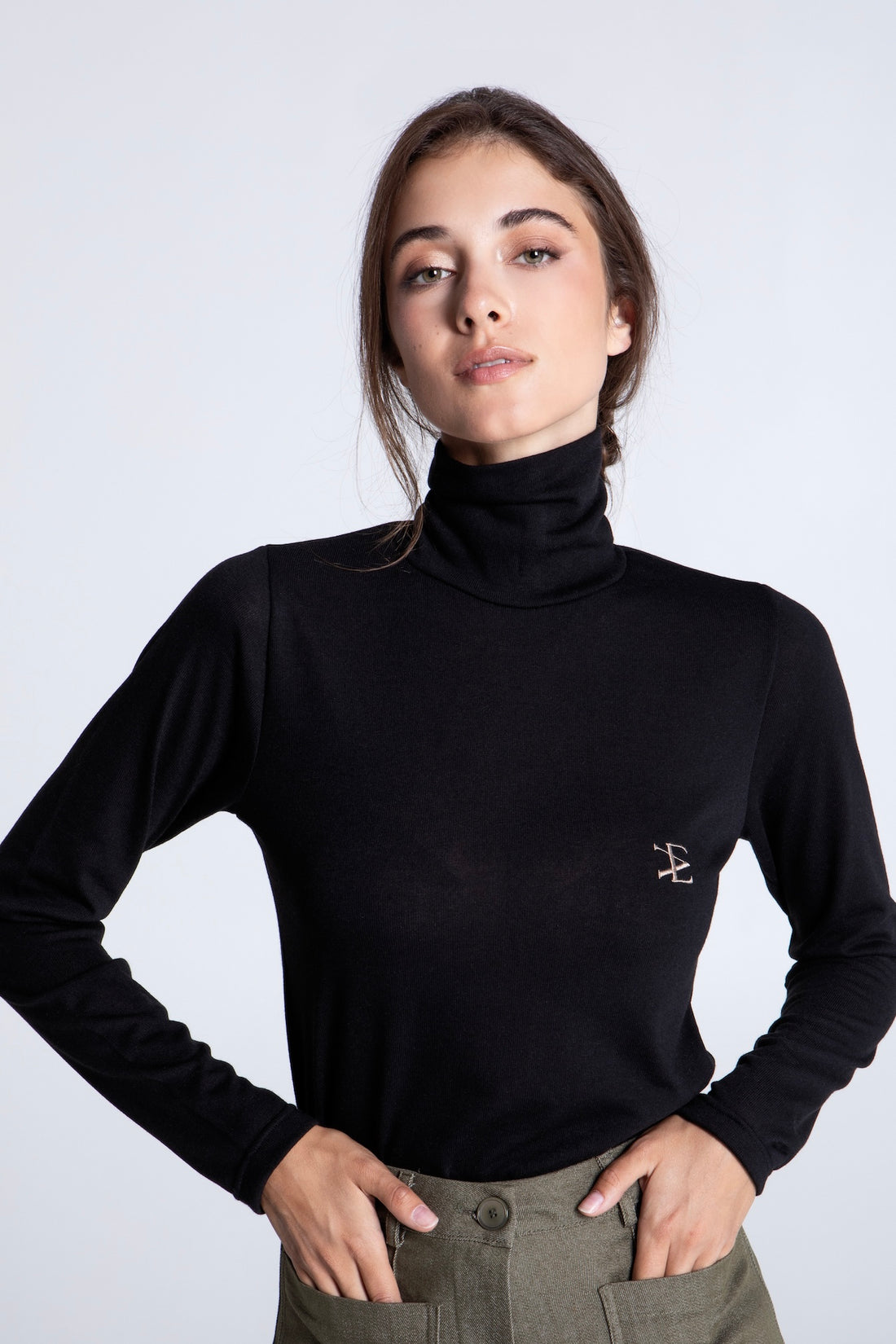 BLACK KNITTED SWEATER