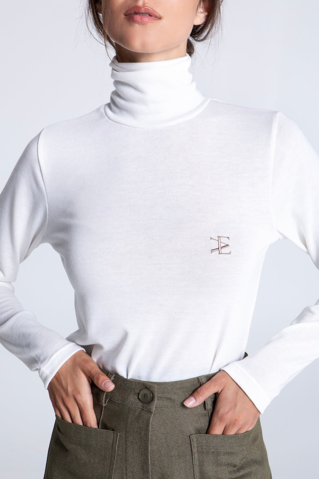 WHITE KNITTED SWEATER