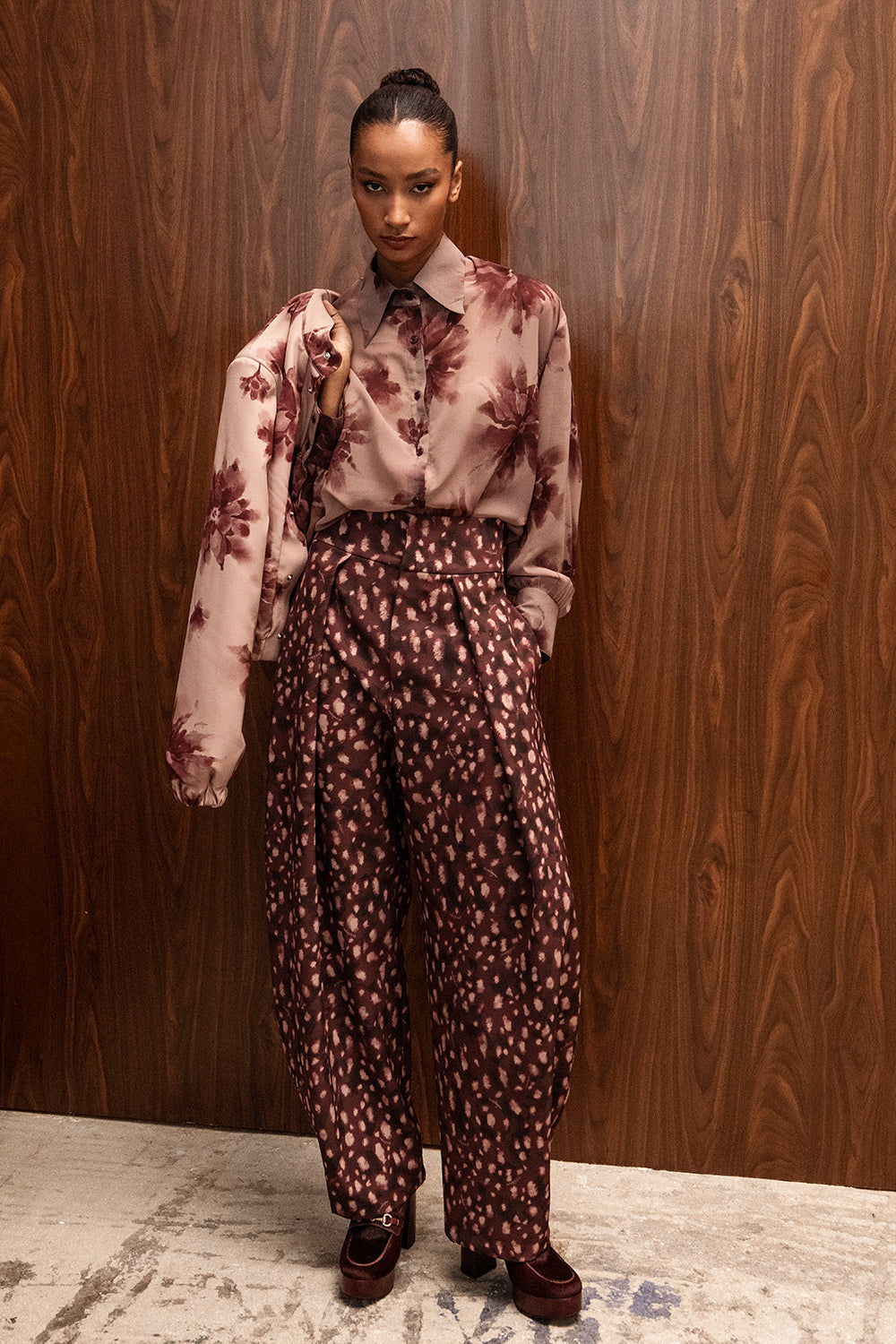 BURGUNDY BAMBI PRINT BARREL LEG PANTS