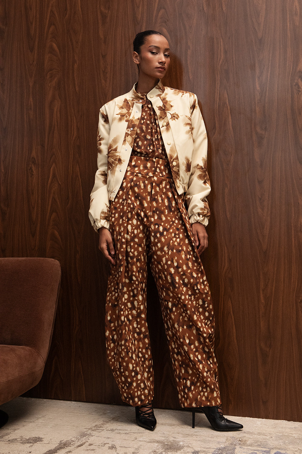 CARAMEL BAMBI PRINT BARREL LEG PANTS