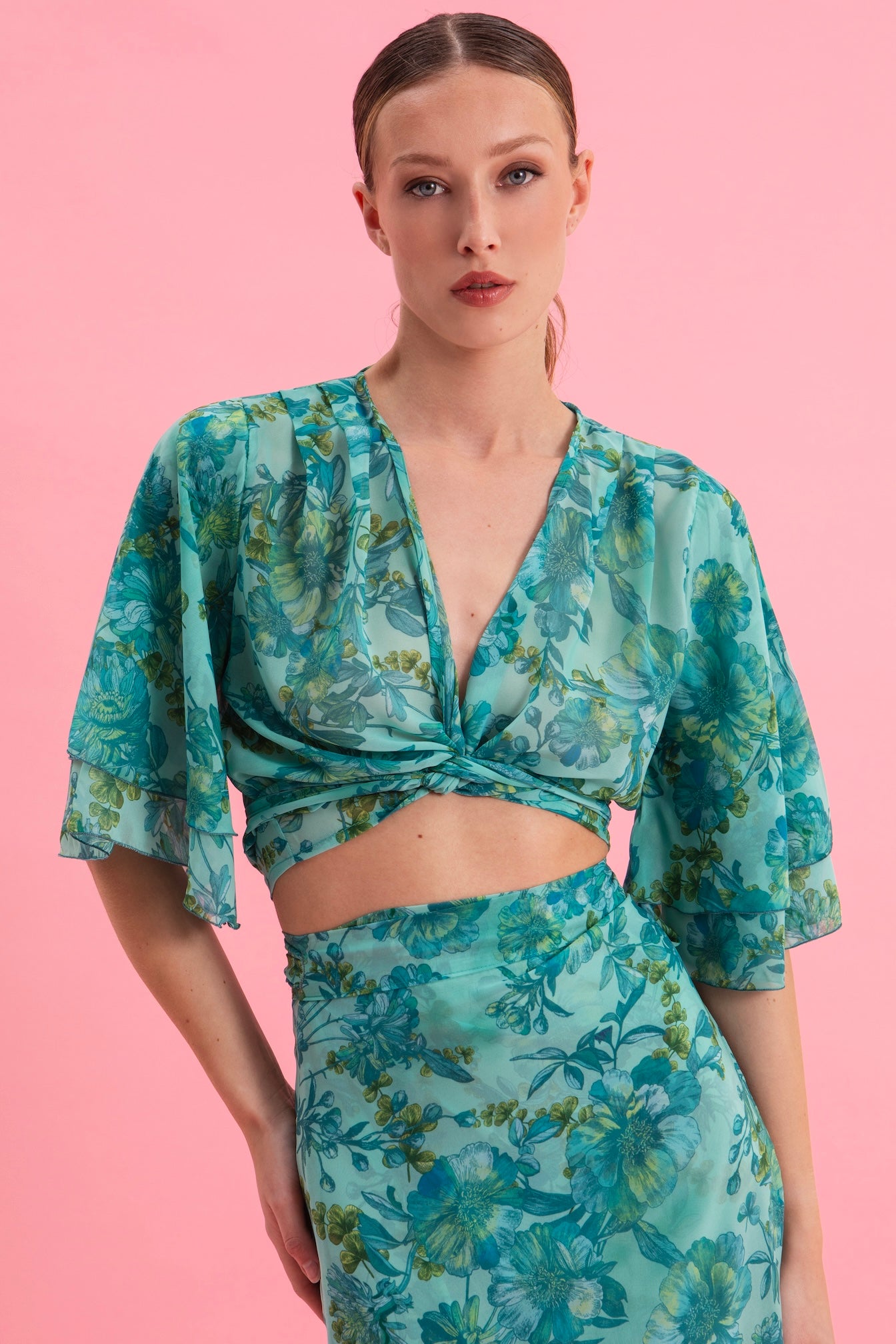 BOTANICAL BREEZE WRAP TOP